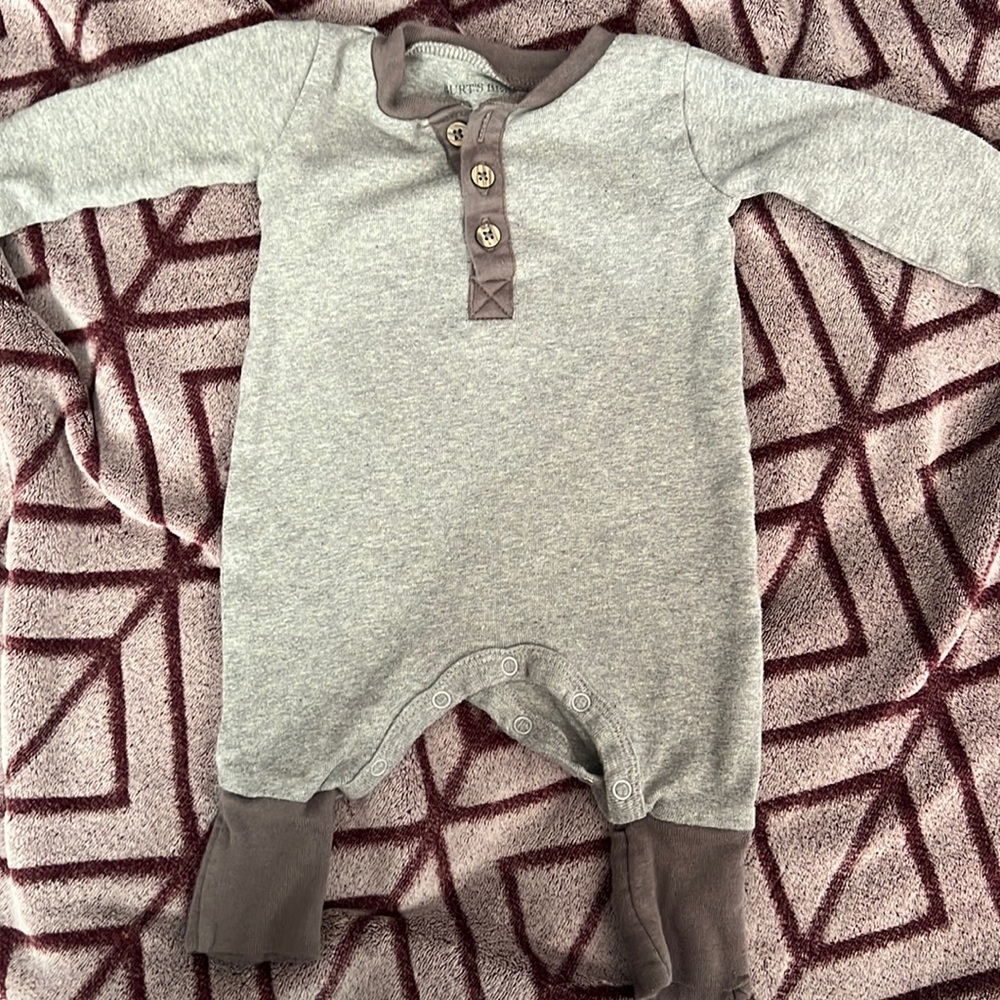Great shape Burt’s bee’s new born outfit
